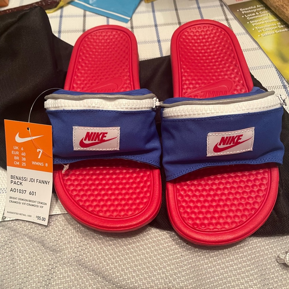 Nike Fannypack slides